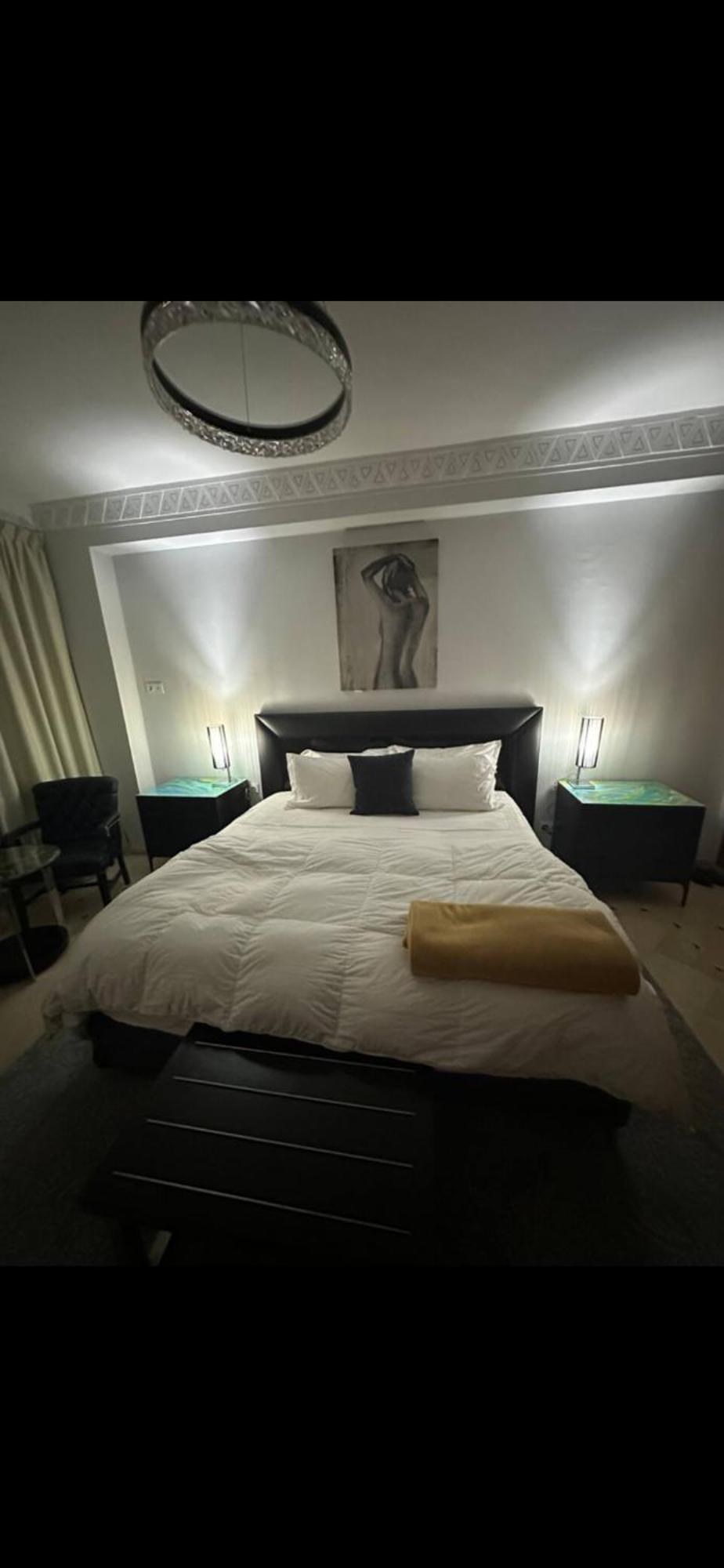 Lux Apt, Prime Location, Jacuzzi Apartamento
