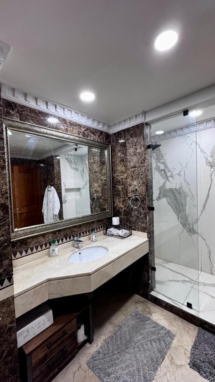 Lux Apt, Prime Location, Jacuzzi * Marrakesh
