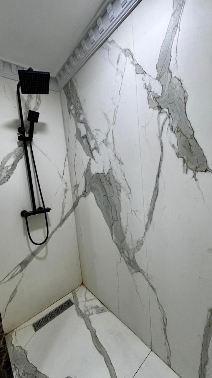 Lux Apt, Prime Location, Jacuzzi Apartamento *