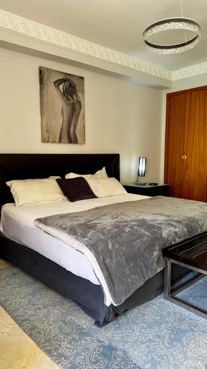 Lux Apt, Prime Location, Jacuzzi *