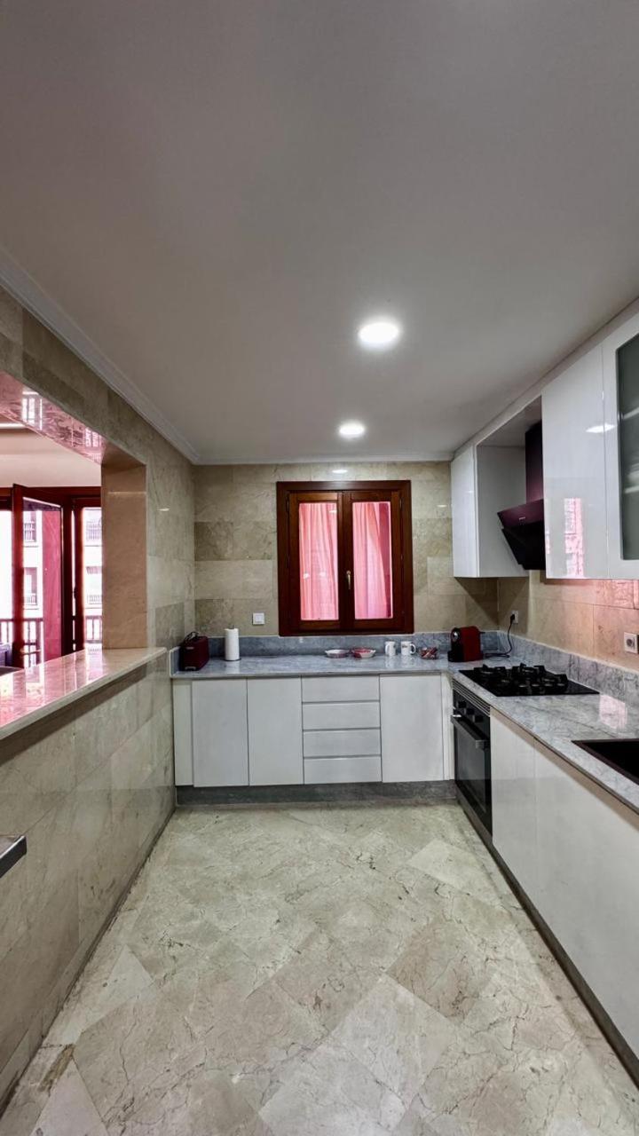 Lux Apt, Prime Location, Jacuzzi Apartamento