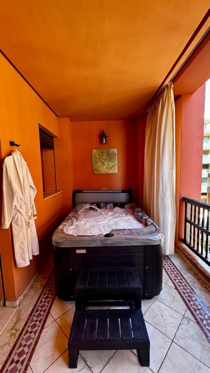 Lux Apt, Prime Location, Jacuzzi
