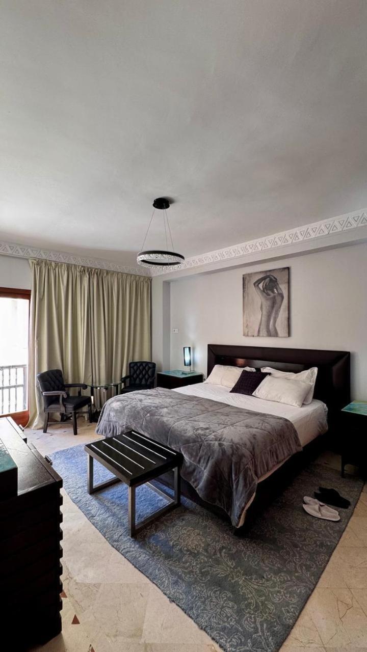 Lux Apt, Prime Location, Jacuzzi *