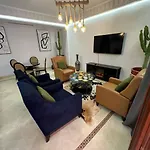 Lux Apt, Prime Location, Jacuzzi