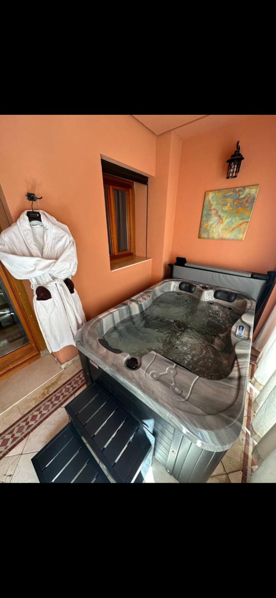 Appartement Lux Apt, Prime Location, Jacuzzi *